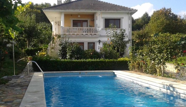Villa with Private Pool, Mountain Views & Wi-Fi in Pantón, Ribeira Sacra