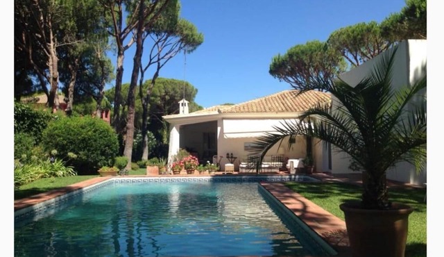 Villa with private pool, two porches 600 m from the beach in pinar de costa