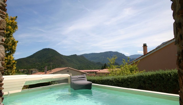 Villa with private pool and garden - Free Wifi. Walking distance to TOWN