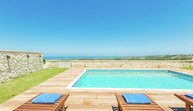 Villa with private pool near sea on NW coast