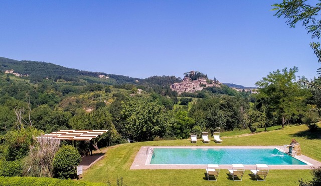 Villa with private pool, large garden, panoramic view and air conditioning