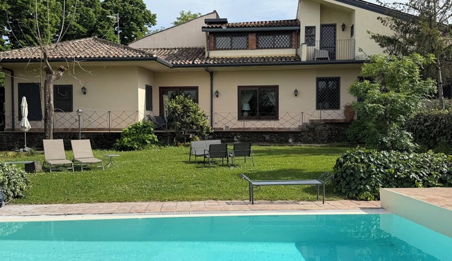 Villa With Private Pool and Furnished Garden, BBQ and External Dining Area