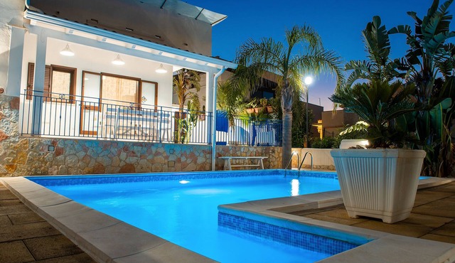 Villa with private pool wifi 150Mt from the sea 3 bedrooms 3 bathrooms OB