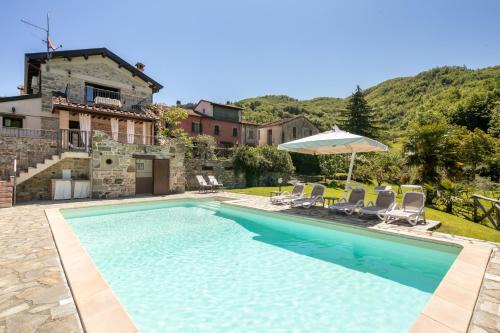 Villa with private pool Fivizzano 9 by VacaVilla