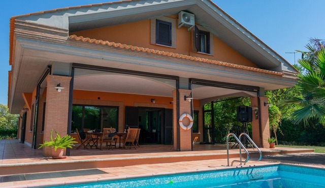 Villa with private pool, near Via Aurelia