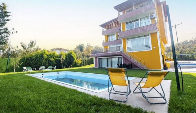 Villa with Private Pool and Garden in Kartepe