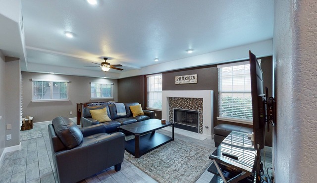 Villa with private pool, spa, outdoor kitchen, firepit, foosball, & lake access