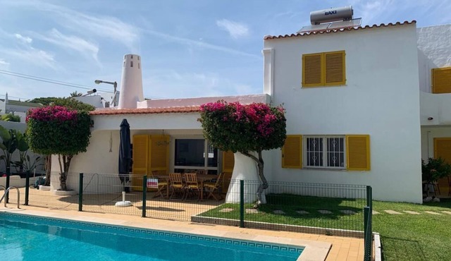 Villa with private swimming pool and garden@Albufeira
