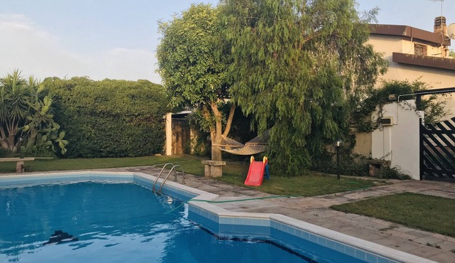 Villa with swimming pool near the sea
