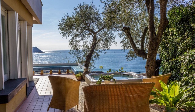 Villa with sea wiew, spa, air conditioning, elevator