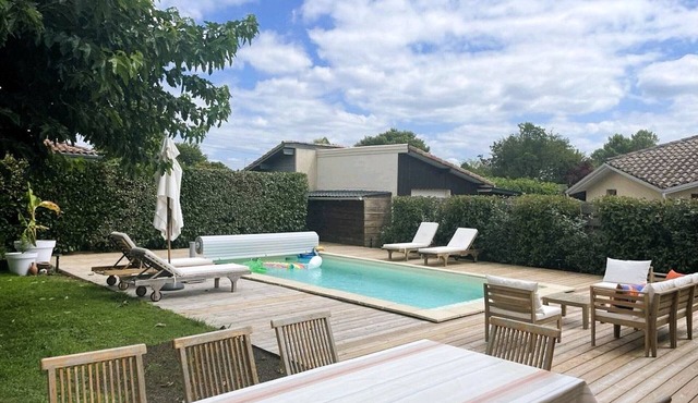 Villa with secure pool - 8/9 guests