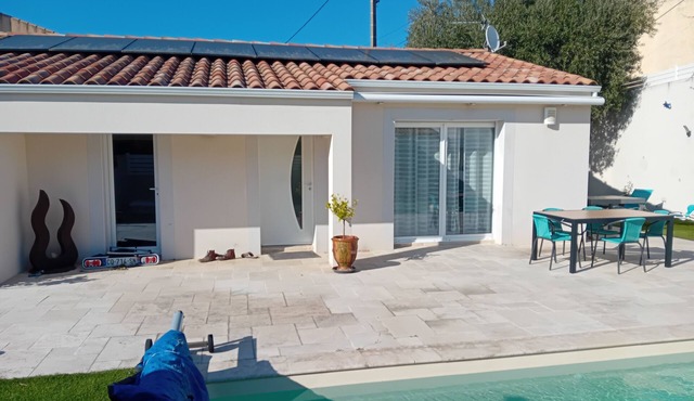 Villa with secure private pool 9km from the sea