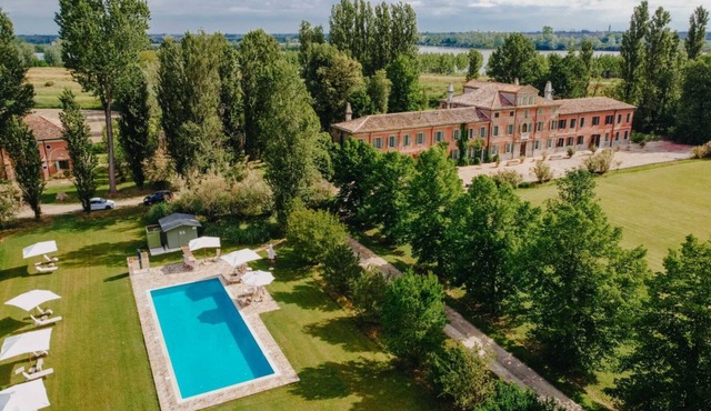 Villa with shared pool between Ferrara and Venezia