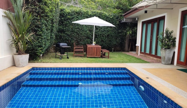 Villa with spacious garden, modern kitchen, fine interior, barbecue grill