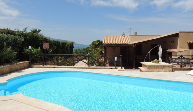 Villa with swimming pool / crystal clear sea / breathtaking sunset