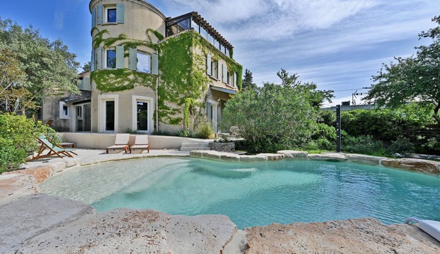 VILLA with swimming pool 5 min from Avignon