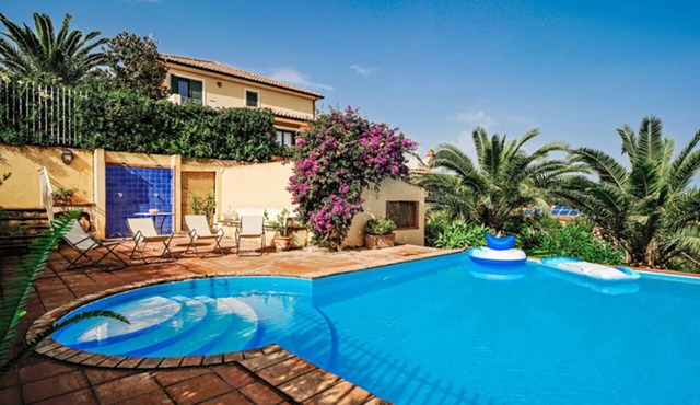 Villa with swimming pool, garden and sea view