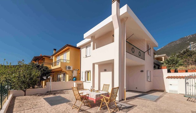 Villa with terrace and washing machine