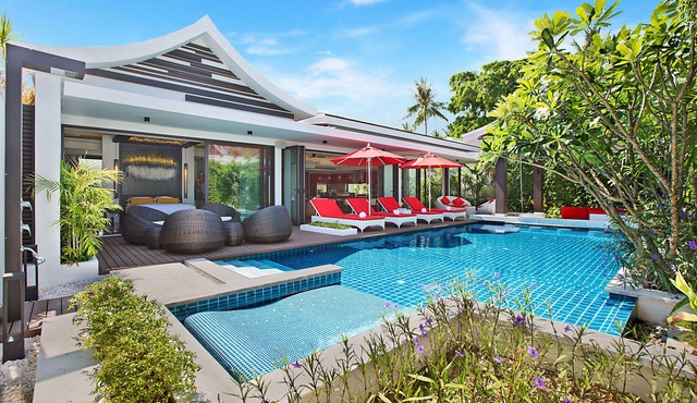 Villa with Thai chef and butler by the sea in Lamai Koh Samui