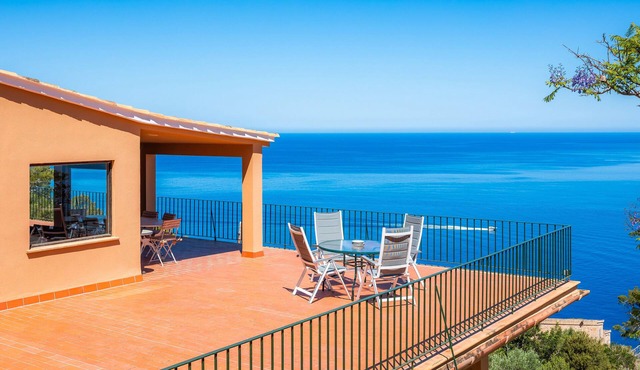 Villa with wi-fi and stunning sea views.