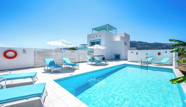 Villa Xenos Ciel - Four Bedroom Villa, Sleeps 10