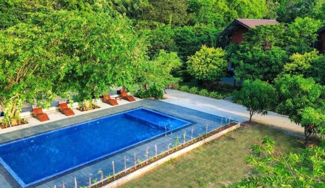 village avenue resort