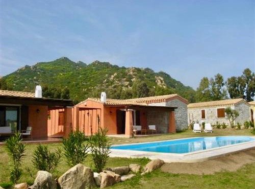 Villas with shared pool in Costa Rei just 500 meters from the sea