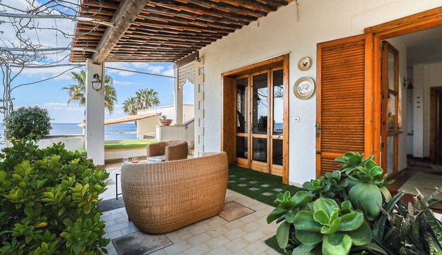 Villetta sul mare by Casa di Marco