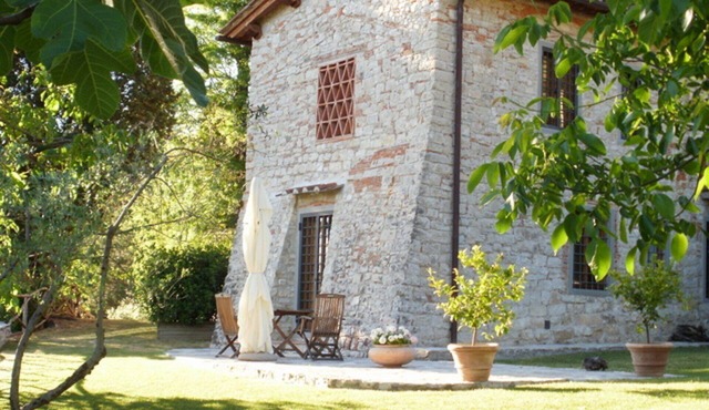 Vineyard escape! Panoramic location within easy reach of Florence