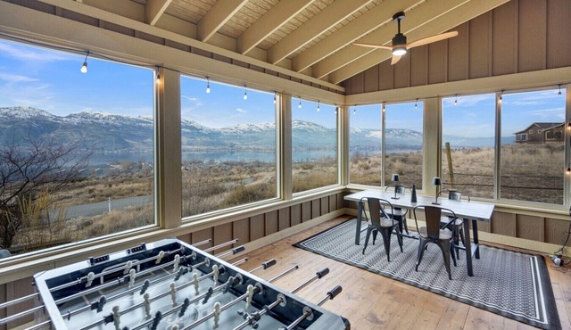 Vineyard Vista- Lakeview Cottage, pool, beach, golf cart!
