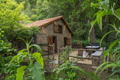 Vintage Barn with Jacuzzi in Nature