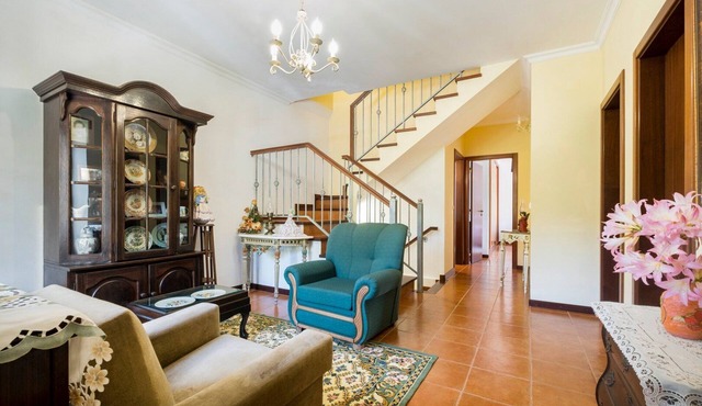 Vintage charm meets modern comfort 3