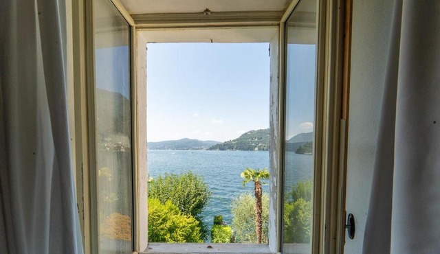 Vintage Home in the hamlet with lake view