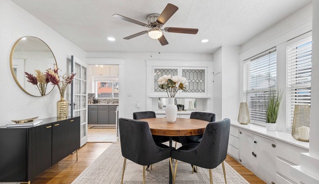 Vintage/Modern Design 3-bedroom house w/WiFi, AC near Hospitals and Downtown