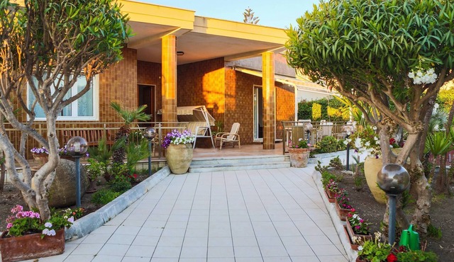 Vintage Style Beautiful Villa on Promenade of Agrigento (City of Temples)