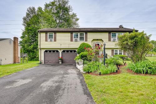 Vintage Windsor Home: Private Yard & Covered Deck