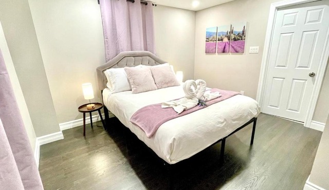 Violet Escape Modern Apt 1B 1B, Kitchen, Parking