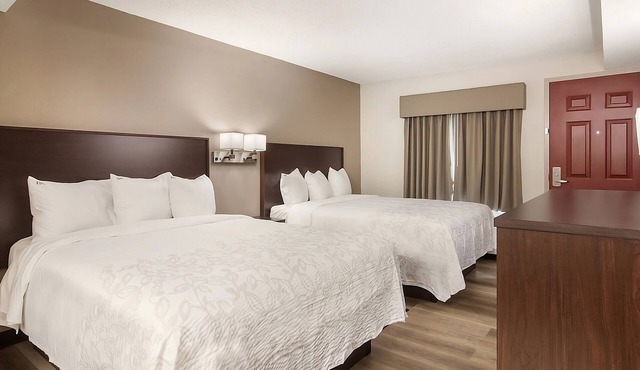 Visit Erie Historic Landmarks! 3 Budget-friendly Units, Comes with FREE Parking!