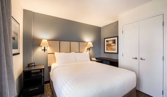 Visit Irvine Spectrum Center! Pet-friendly Property, Full Kitchen!
