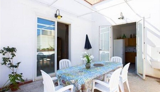 Visit Sicilian treasures sleeping in our apartment near to the sea