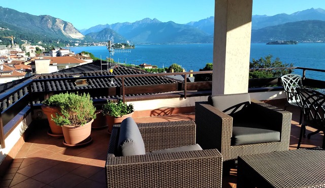 Vista Lago in centre of Stresa, large terrace, sweeping view of lake, WiFi, A/C