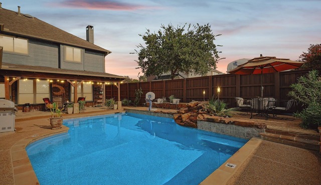 Vista Valley Vacay, 5-BD w Pool & Cinema