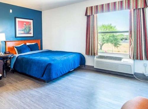 Vistas 107- Modern studio sleeps 3 with style