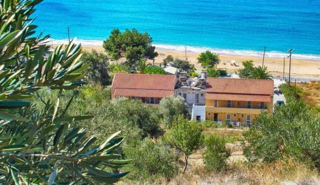 Vistonia Studio 6 - right on the beach with sea views