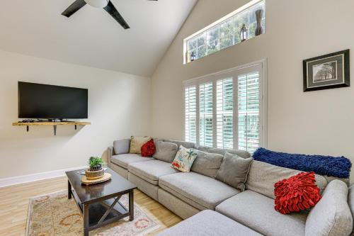 Vitamin Sea Escape: Leander Home w/Yard!