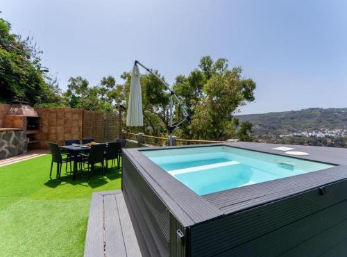 Vivelorural casa Priya, pool and views