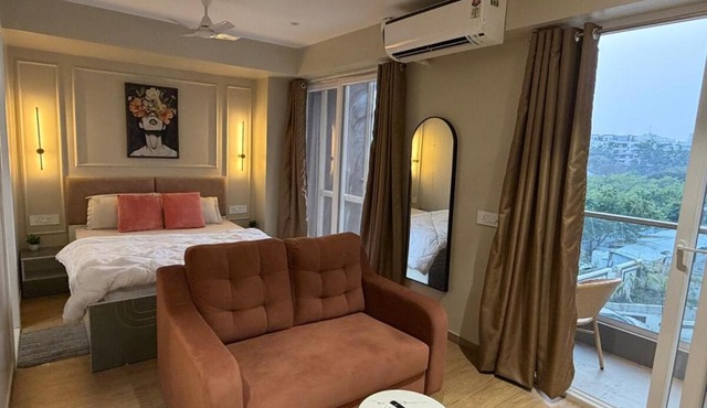 Vivid Private Studio Apt Near Airport