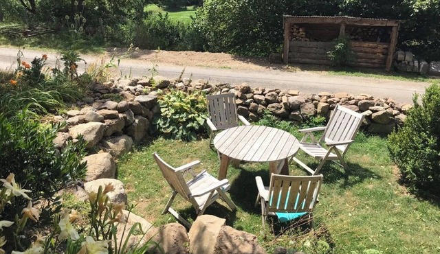 Volcanic Retreat - character house in the heart of Cantal, nature & silence.