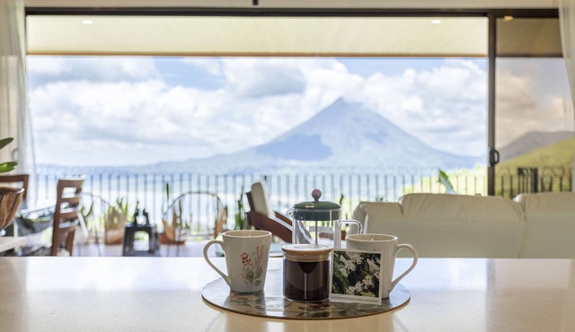 Volcano Lake Views Mountain Jungle Retreat - Solar Powered