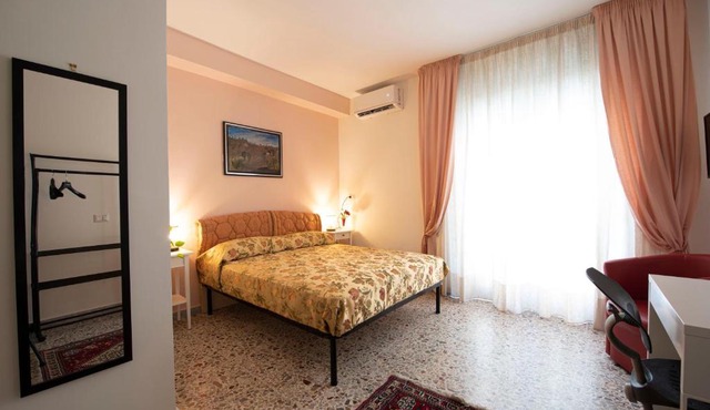 Vomero Room